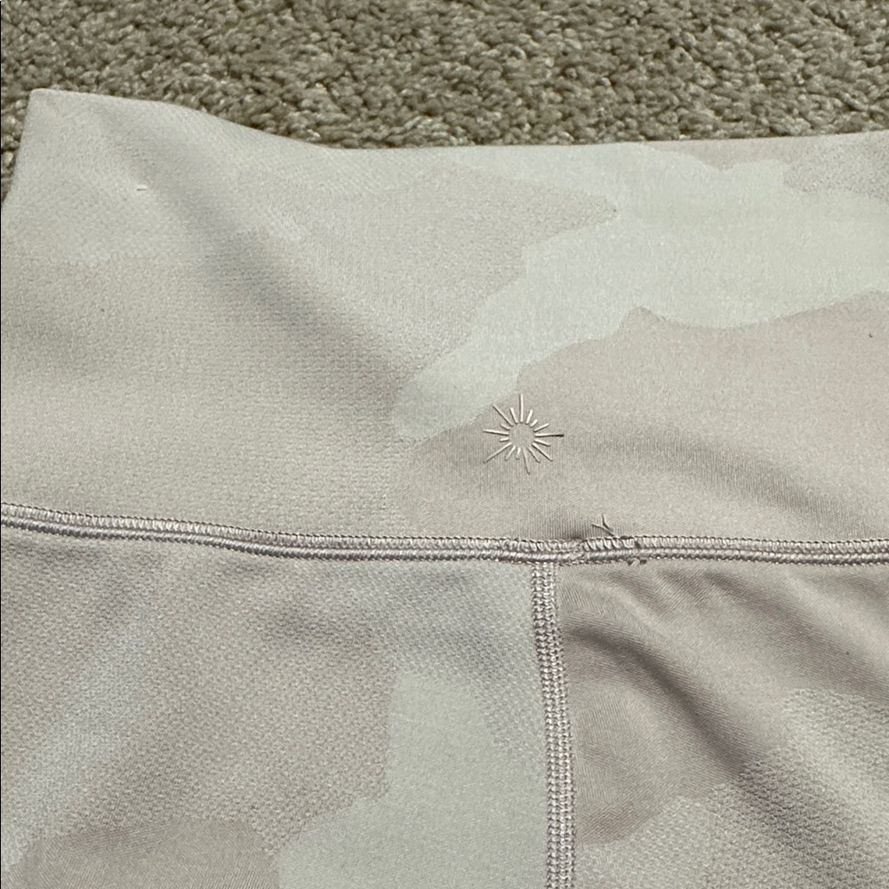 Offline by Aerie 7/8 Length Hi-Rise Leggings Camo Size Medium - Picture 5 of 5
